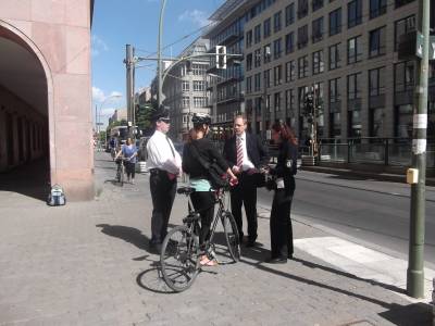 Radfahrer auf dem B�rgersteig - Spallek mit dem Ordnungsamt auf Streife