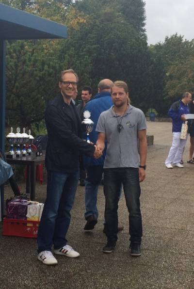 Pokal�bergabe beim Wasserball-Turnier des SC Wedding