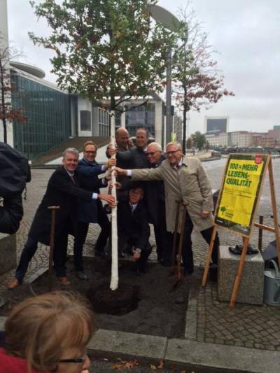 Baumpflanzung an der Paul-L�be-Allee