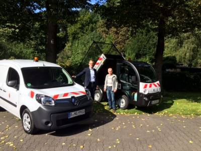 Die �bergabe der beiden ersten E-Autos f�r das Strassen- und Gr�nfl�chenamt